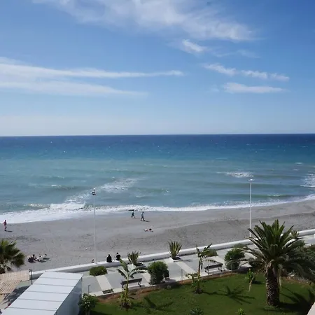 Apartamento Edf Delfin 4/10 *