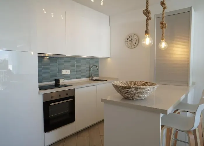 Apartamento Edf Delfin 4/10 *